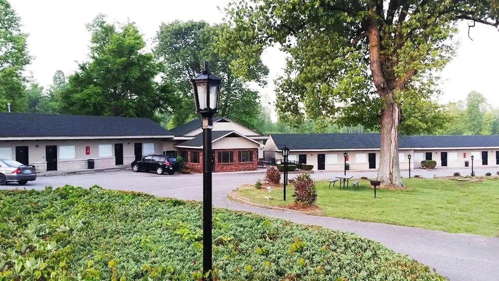 Inn by the Lake Gilbertsville Hotel