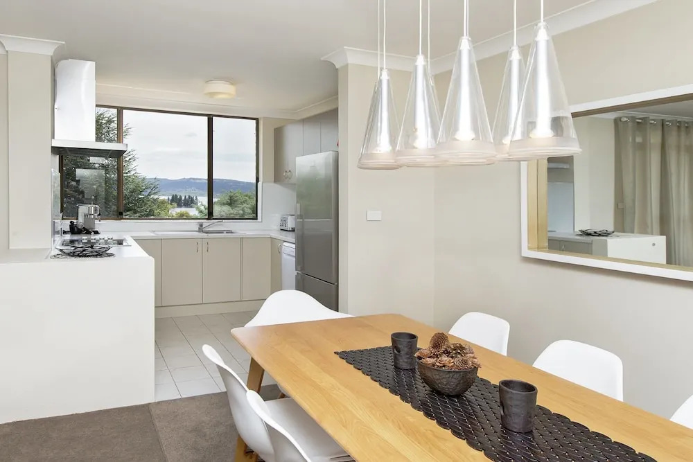 Avalanche 6 - Sophisticated style & modern comfort with a central loca