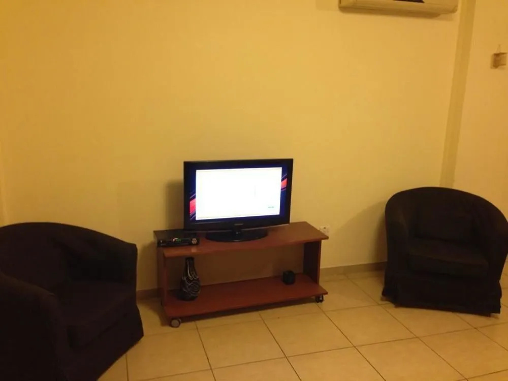 Lakis Court