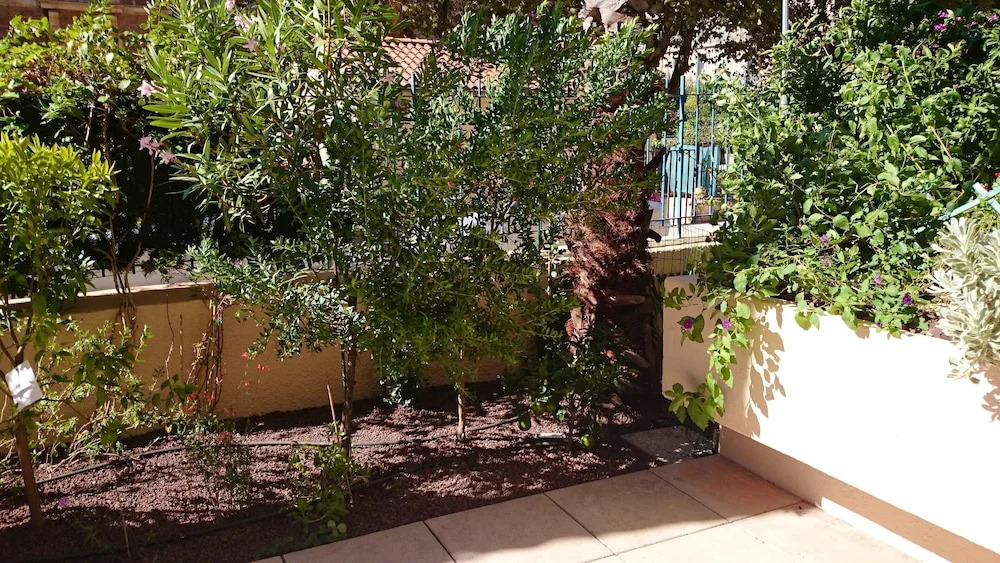 Apartment With one Bedroom in Hyères, With Wonderful City View, Enclos
