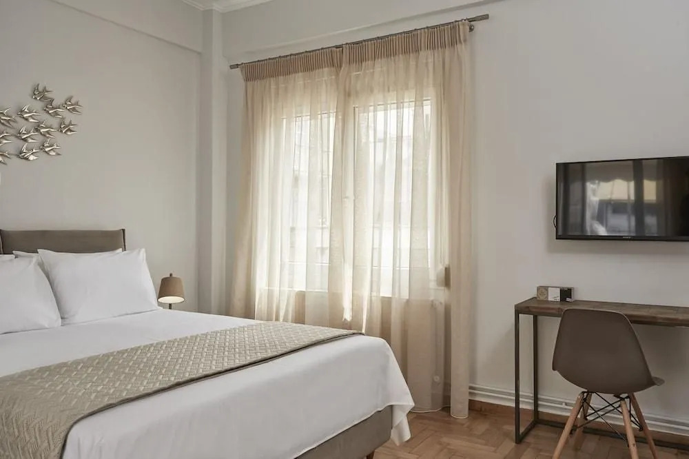 Comfy and Bright Athens Museum Loft