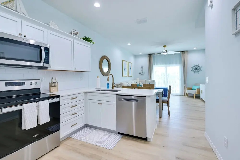 Walk to Beach! Waterfront Hudson Townhome