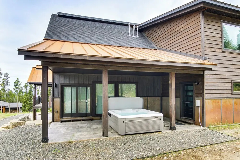 2 Mi to Big Sky Resort: Luxe Mtn-view Retreat!