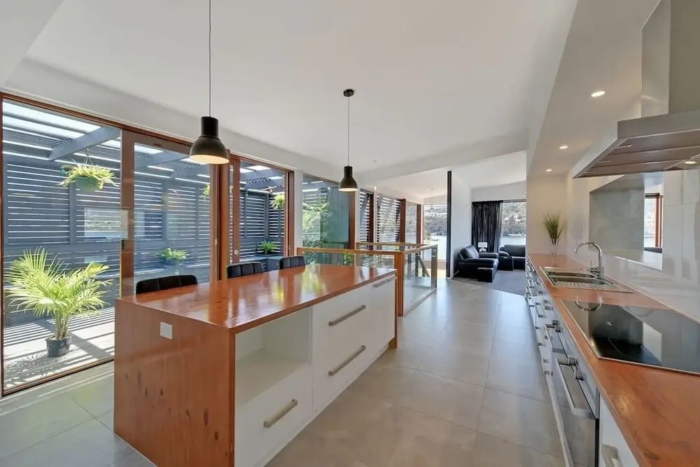 Hobart Waterfront Luxury Retreat