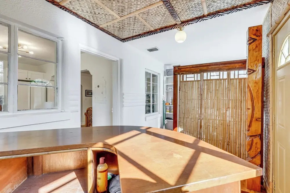 3 Mi to Dtwn: Tampa Cottage w/ Fire Pit!