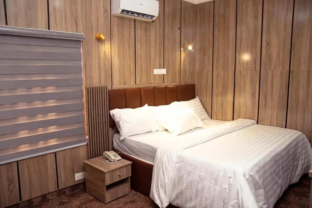 Enland Suites & Apartments