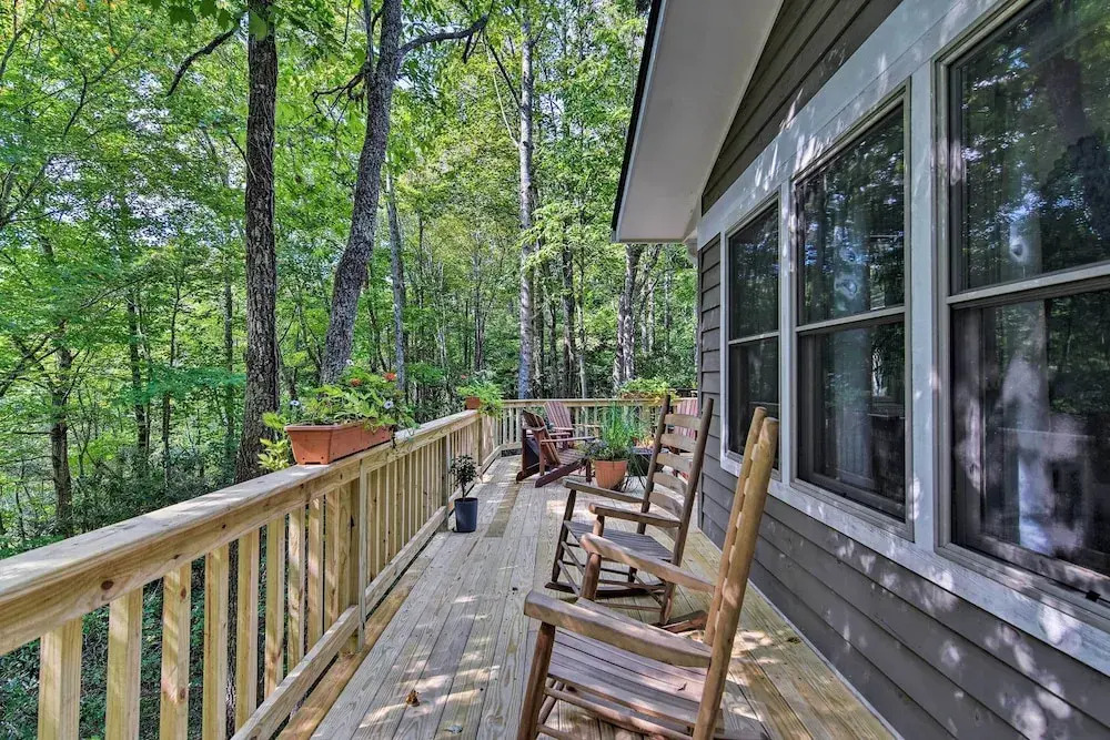 Cozy Hideaway w/ Grill, 17 Mi to Asheville