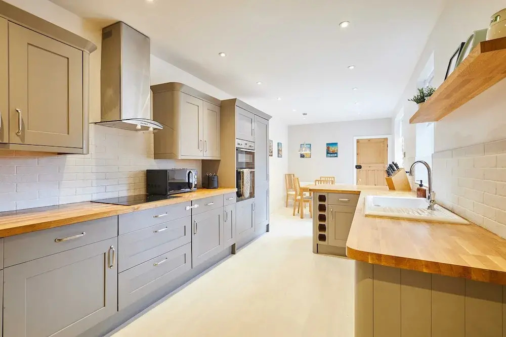 Host Stay Bristol Avenue
