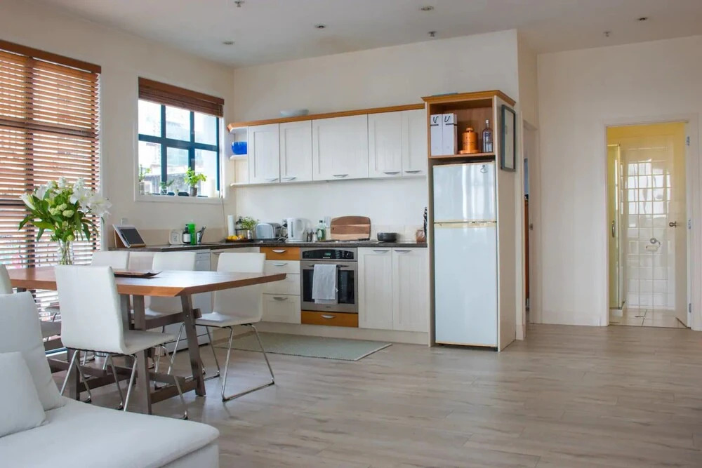 2 Bedroom Penthouse Apartment with Harbour Views