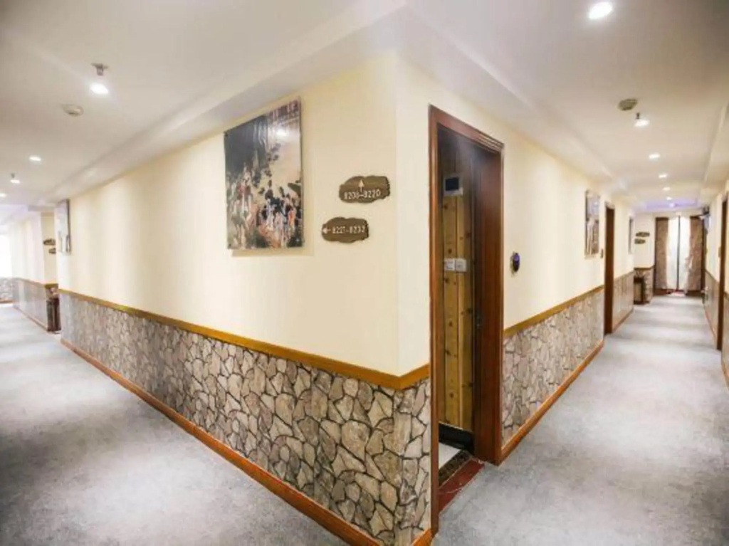 Shiyu Hotel (Guangzhou Chebei Metro Station)