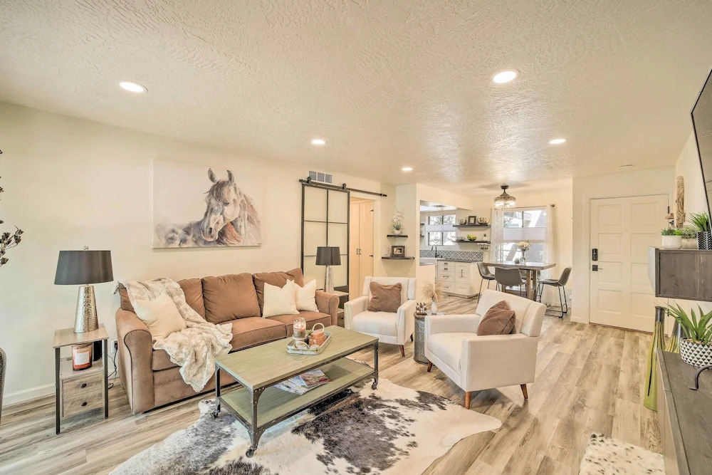 Sedona Condo w/ Pool, Hot Tub, & Pickleball!