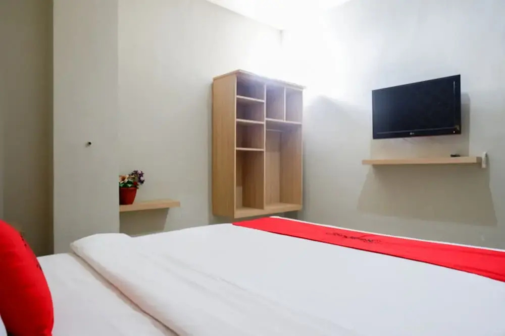 Reddoorz Plus Near Rs Hermina Kendari