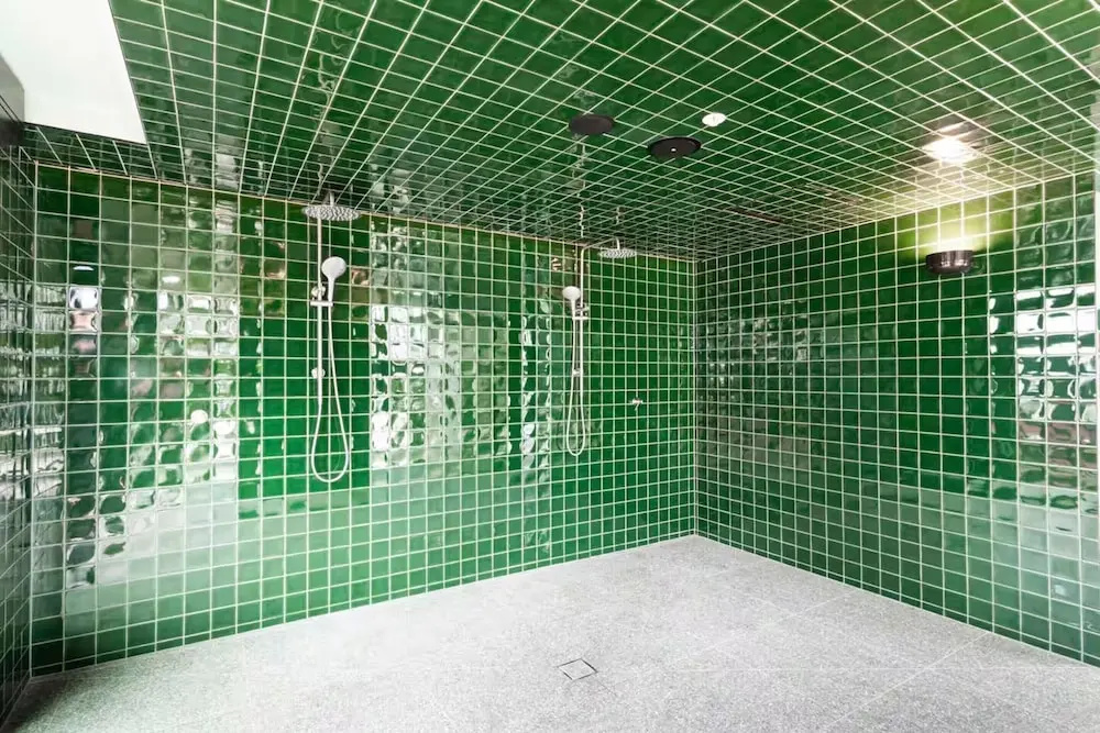 Bright 1BR Apt Skyline Views Pool Gym Near Casino