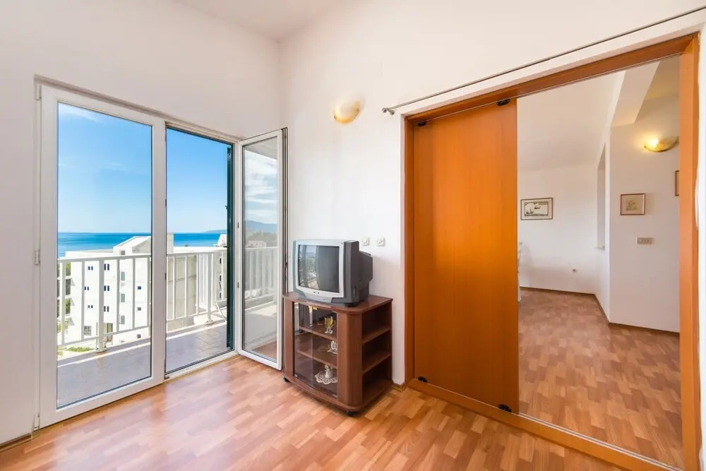 Stunning 3-bedroom Apartment in Gradac