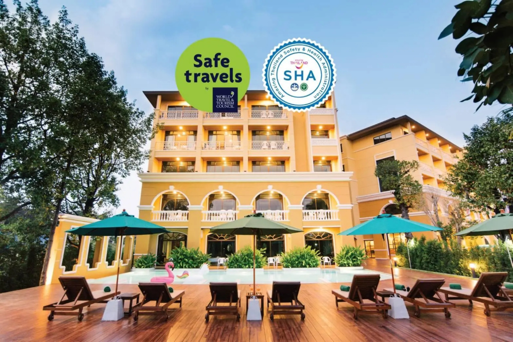 ROYAL PINEAPPLE HOTEL l a welcome to wealth and good fortune