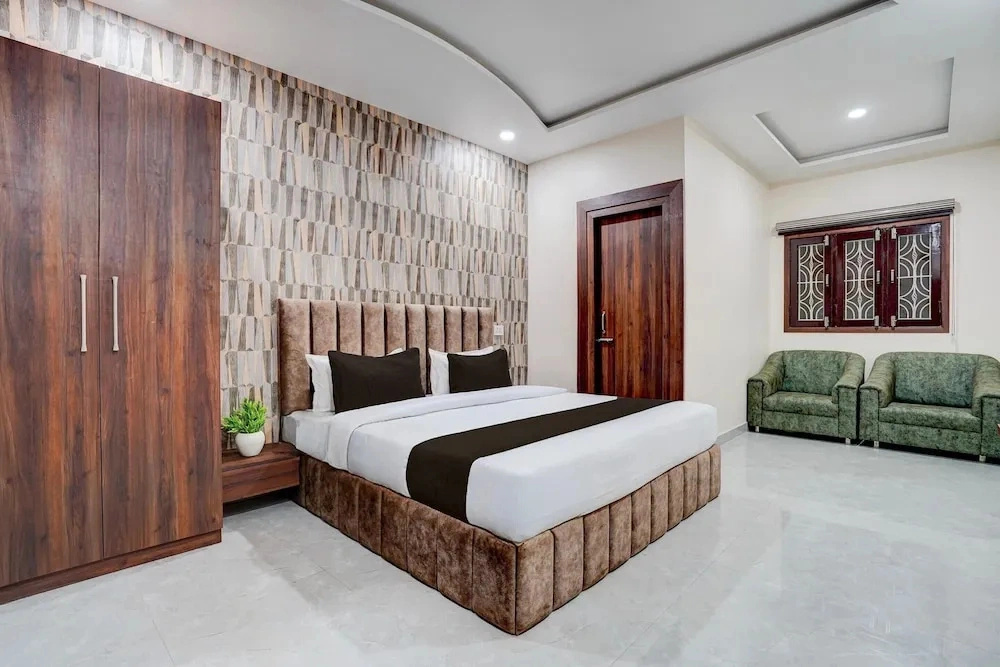 Deluxe Room Neelam Inn