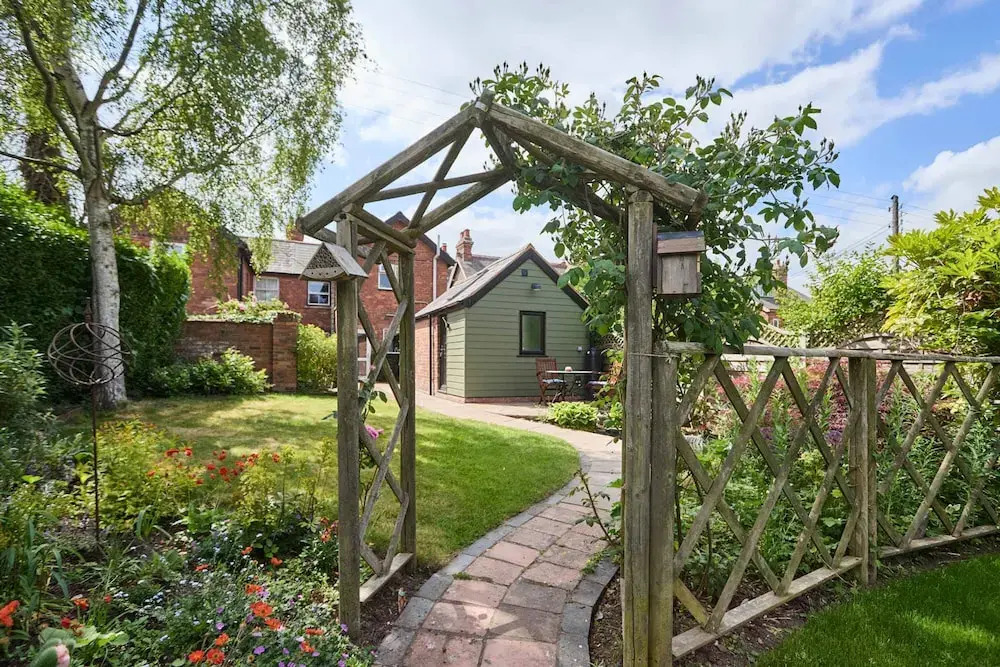 Host Stay Garden Studio