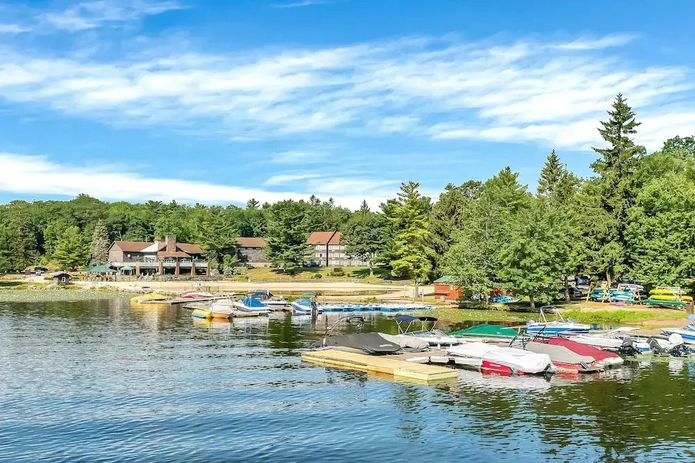 The Lodge Luxury Resort At Lake Harmony
