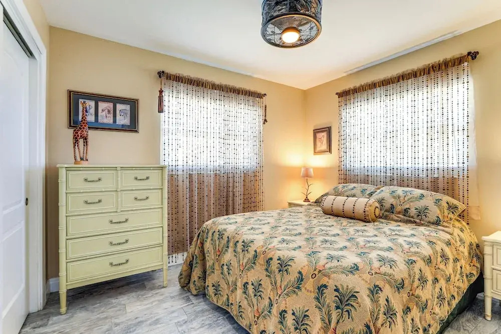 4 Mi to Venice Beach: Home w/ Patio & Yard