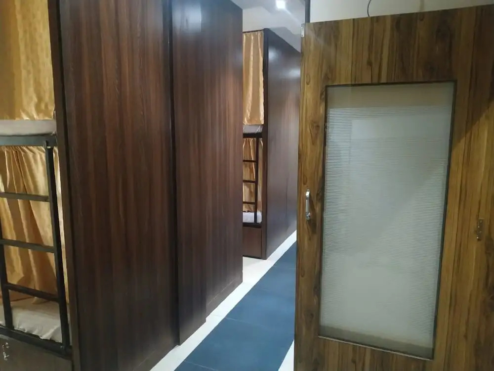 Almas Dormitory Andheri