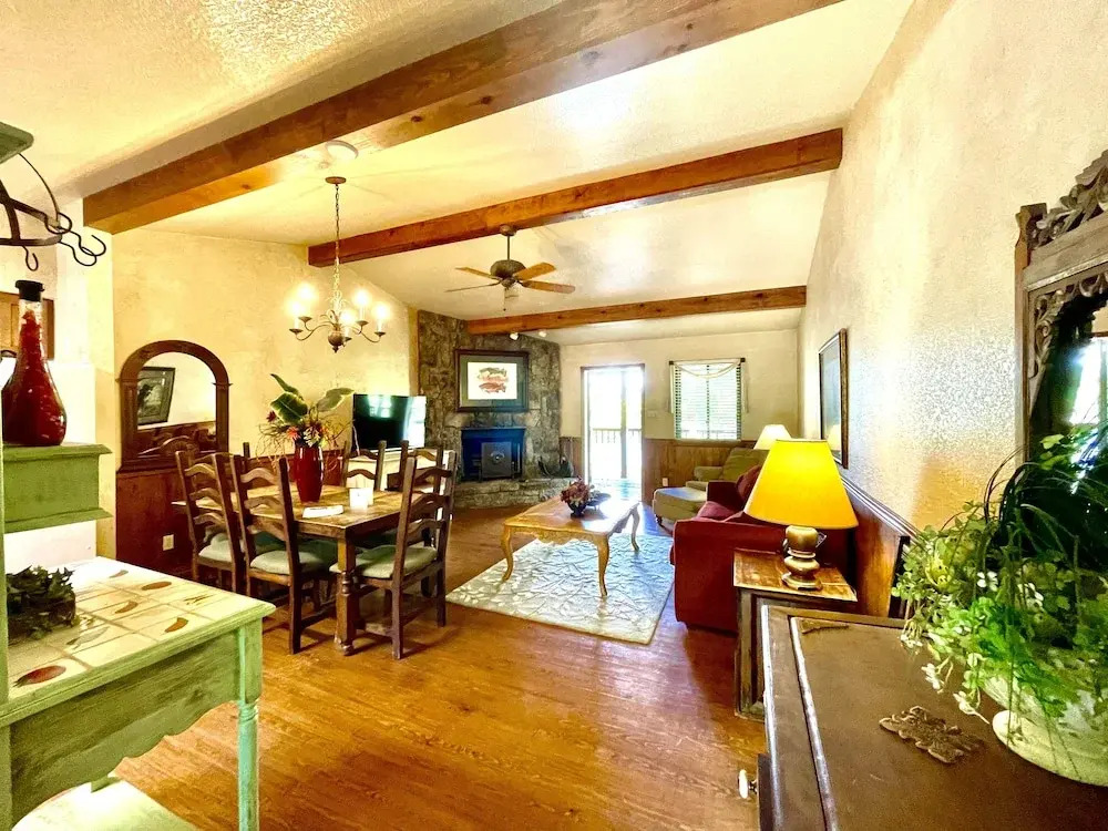 Mountain Harbor two bedroom cottage on the lake