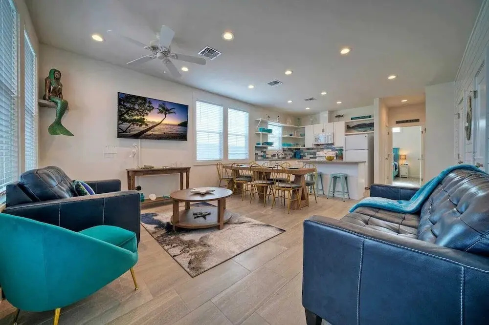 2 Homes in Old Town by Avantstay Sleeps 19, Pool, Newly Built Walk to Eats, Music, & More