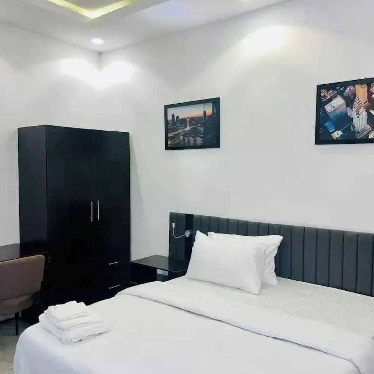 Urban Edge Comfort Apartment