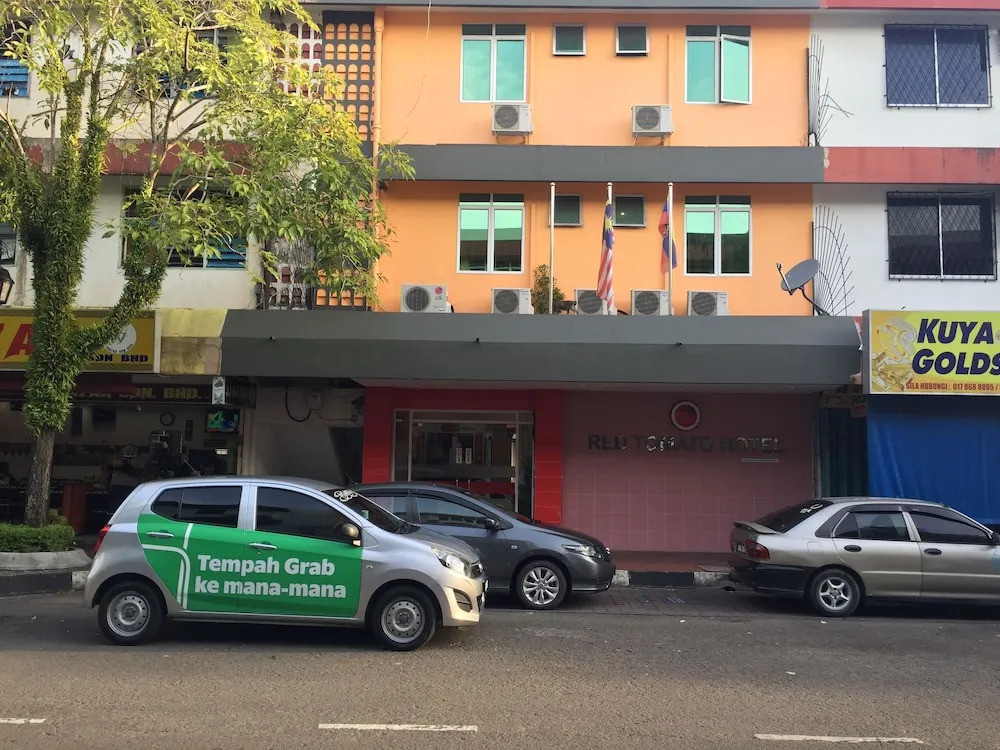 Red Tomato Hotel