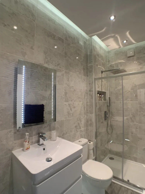 Stylish Central Flat 10Min From Beach