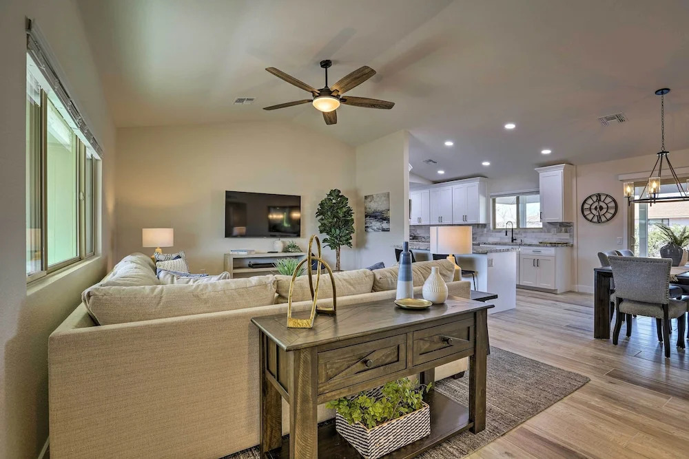 Putting Green, Grill: Home in Sun City West