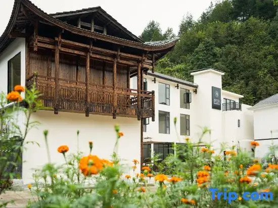 Shambhala Perched Peaks Courtyard Hotel (Zhangjiajie National Forest Park)