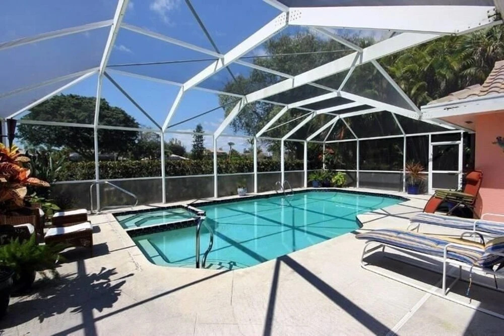 On The Green - Golfers Dream Home! 3 Bedroom Home