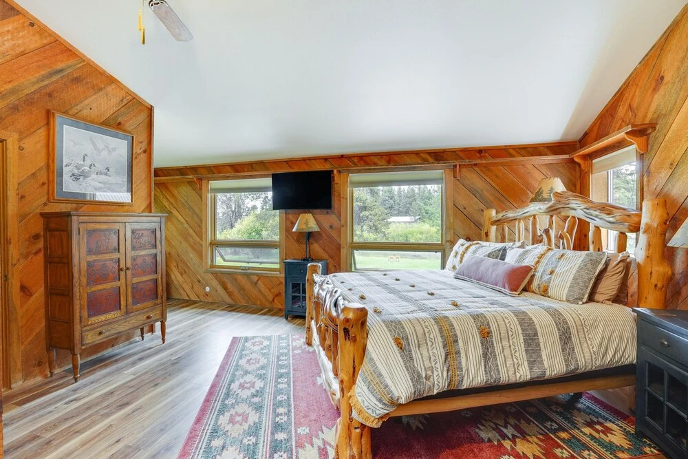 Waterfront Home w/ Hot Tub & Fire Pit in Sunriver!
