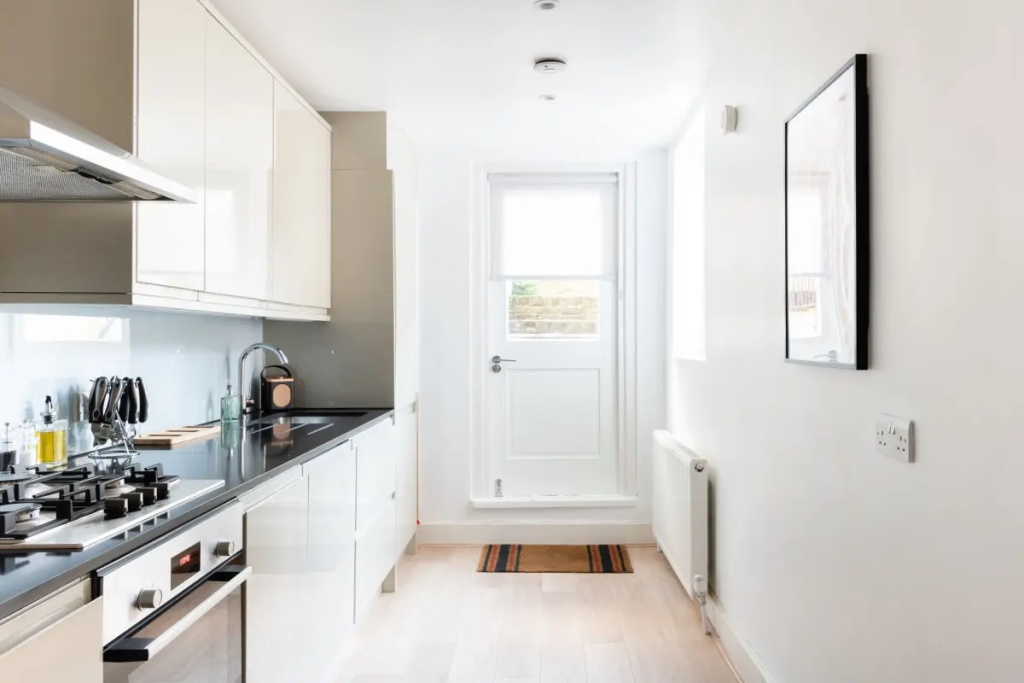 The Chelsea Arms - Bright 3BDR with Garden & Private Parking