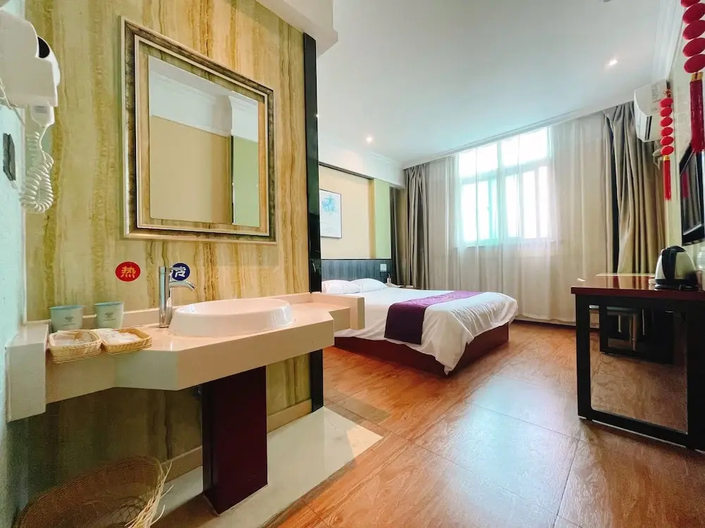 East Maples Inn