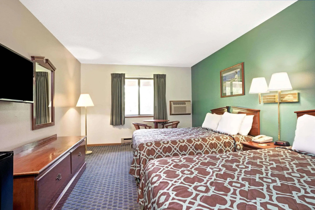 River Hill Inn & Suites