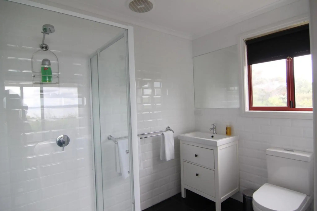 DOLPHIN LOOKOUT COTTAGE - amazing views of the Bay of Fires