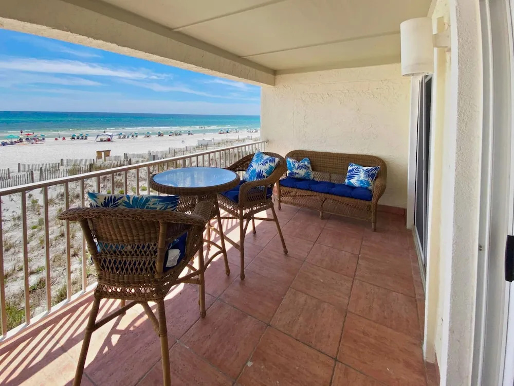 Endless Waves -208 ES - 1 Br condo by RedAwning