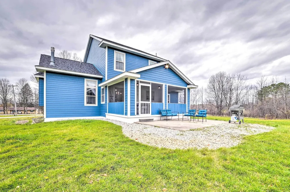 Game Room & On-site Snow Trails! Bellaire Retreat