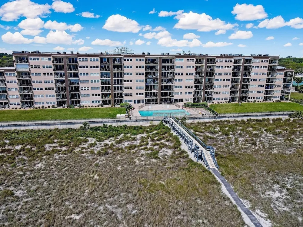 445 Amelia By The Sea 3 Bedroom Condo by RedAwning