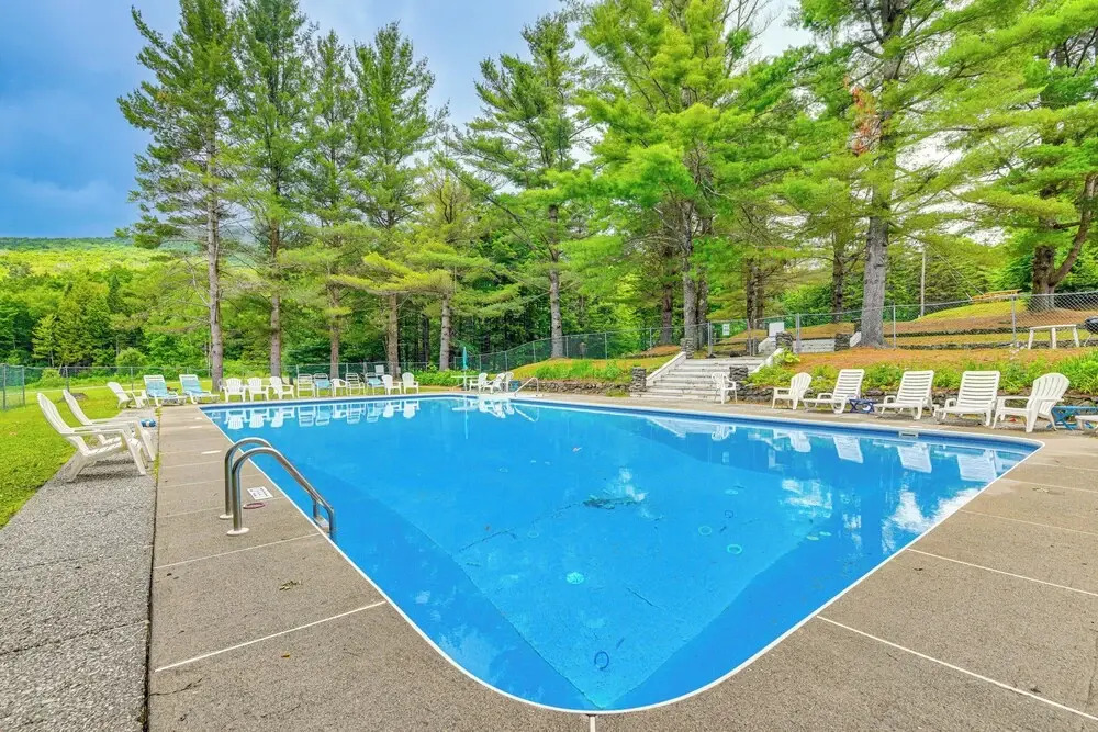 Pet-friendly Home w/ Deck: 4 Mi to Jay Peak Resort