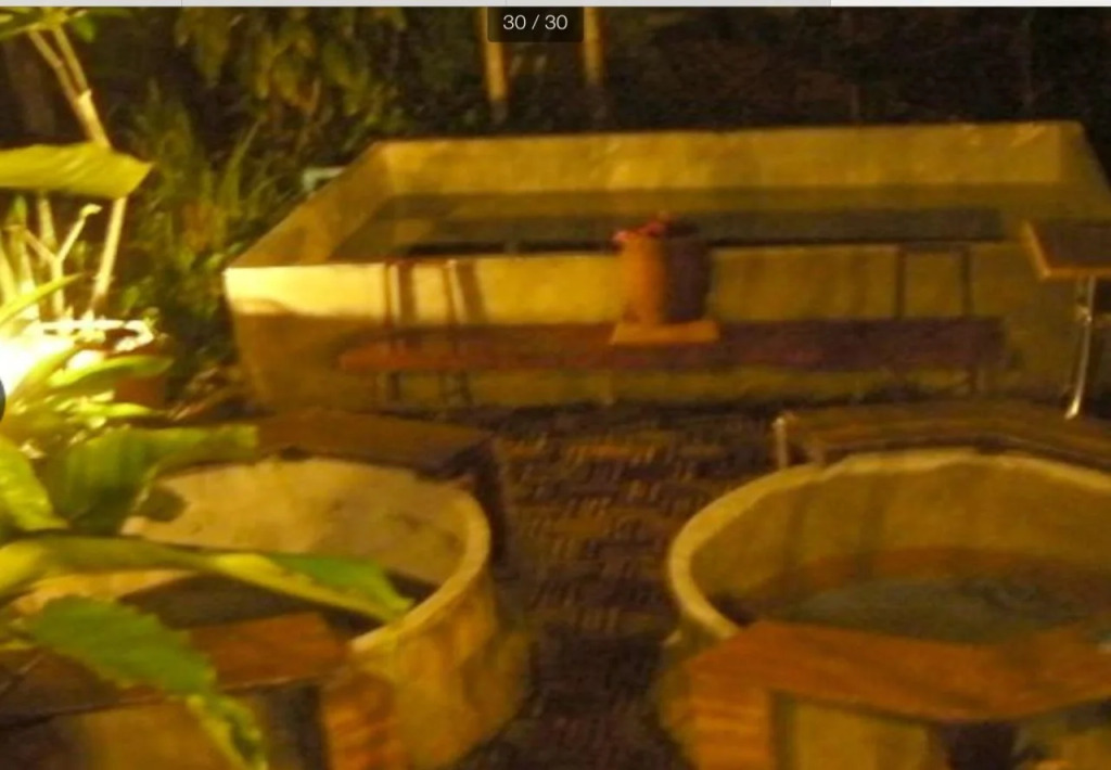 Hut Thapai Resort & Hot Spring