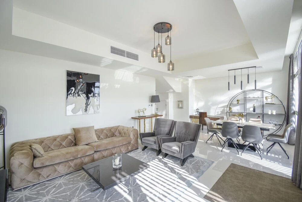 Spacious Luxury Villa With Pool and gym in Dubai