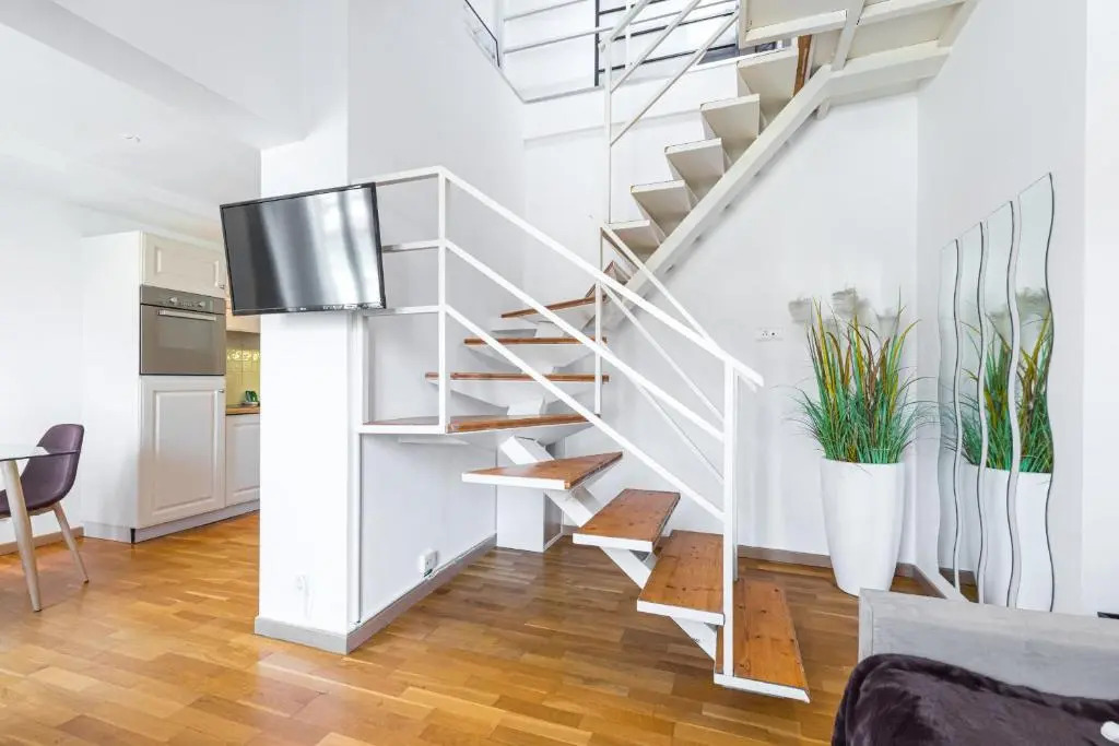 Massena Street - 1 Bdr Duplex with AC & Parking