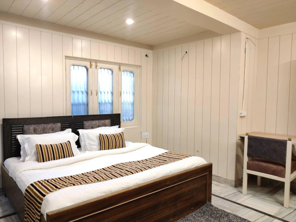 EARTH 3BHK By Wabi Sabi Stays
