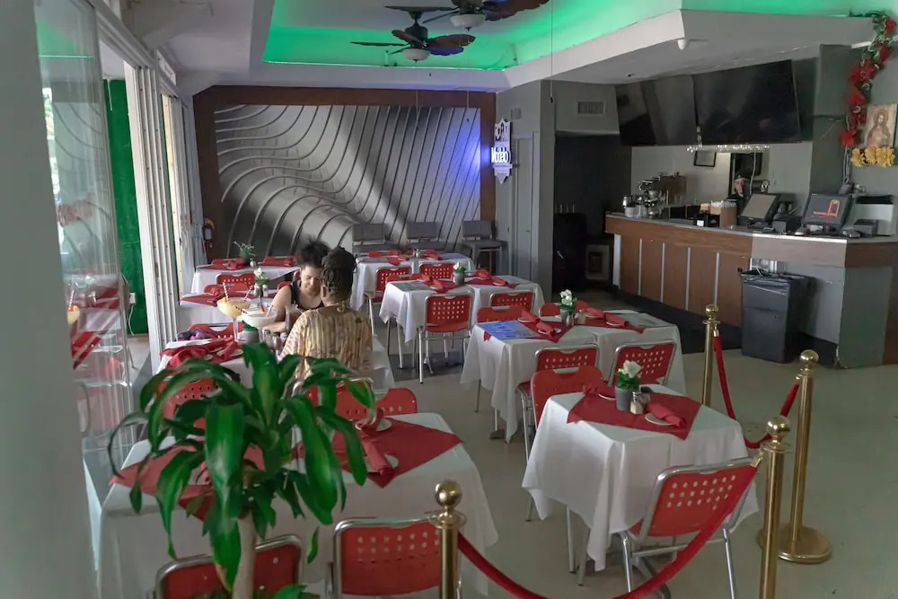 Boulevard Hotel
