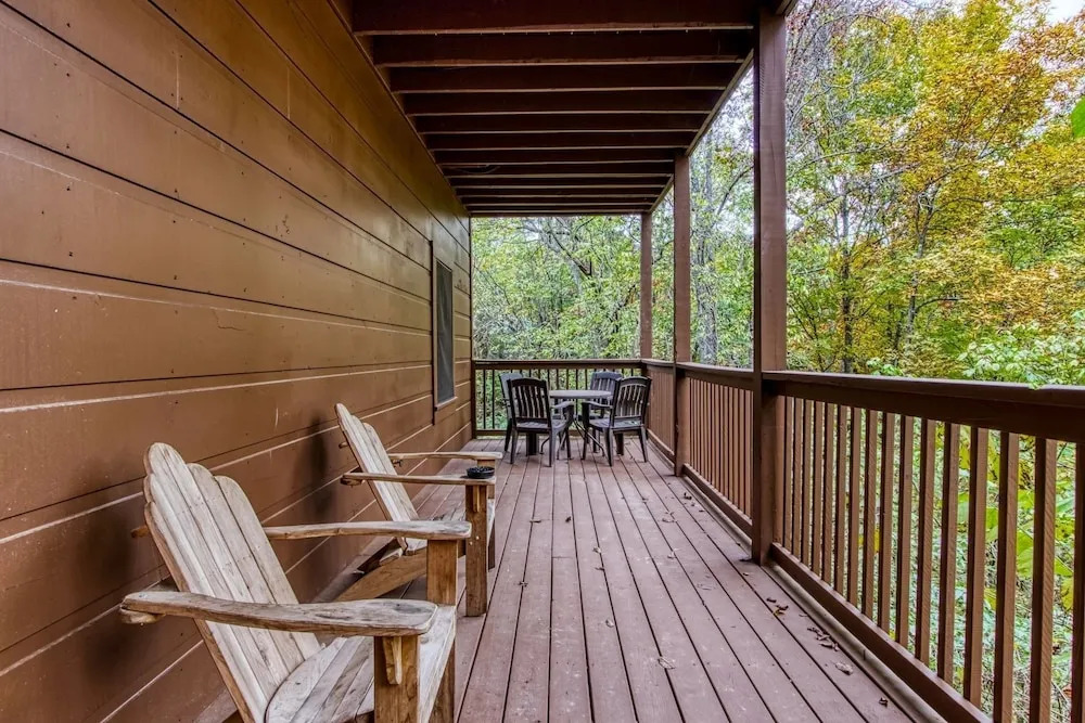 ERN819 - Mountain Majesty - Great Location! Close to All the Action! cabin