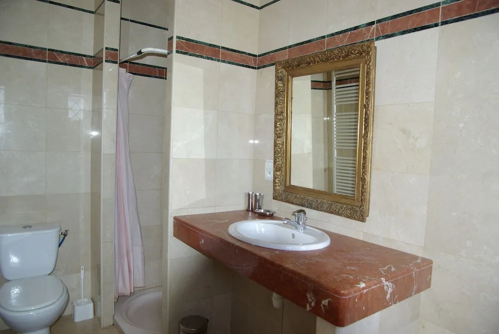 Cannes-SuperCannes-GolfeJuan--VILLA ALAMP--Vue mer exceptionnelle méditerranée et Cap dAntibes--4 à 6 chambres--6 SDB--7 WC--Piscine sans vis à vis--Superbe rooftop panoramique--Terrasses--Cuisine américaine--Grand Living 100m2--Courts séjours possibles