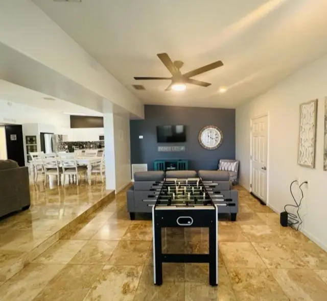 Pool, Hot tub, Close to Beaches, Shopping, More!