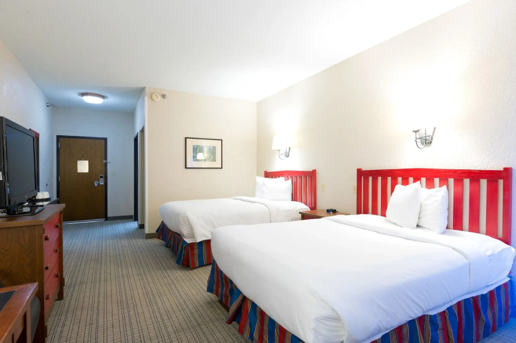 Wildwood Lodge & Suites